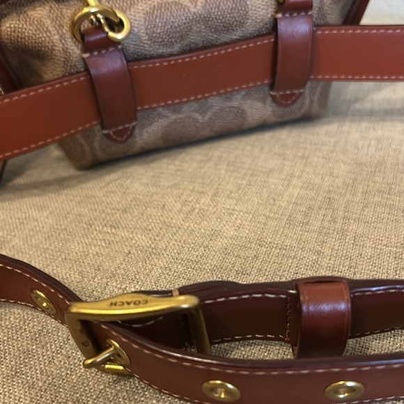 Coach Belt Bag/Crossbody - Picture 3 of 6